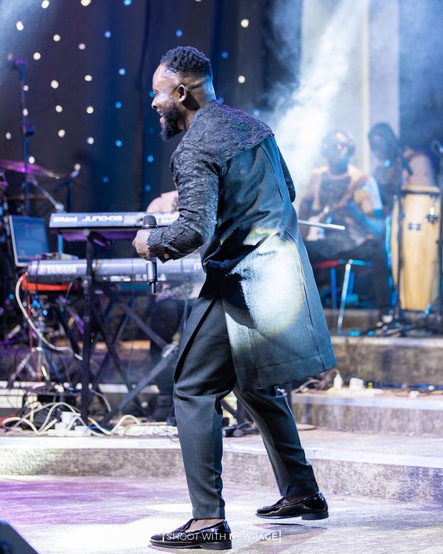 Jojo Arhin ministering live on stage